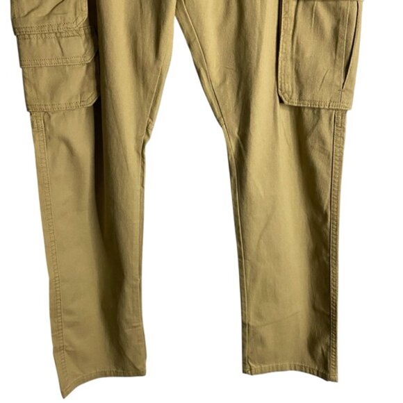 Wrangler Men's Tan Regular Taper Cargo Pants - Picture 3 of 9